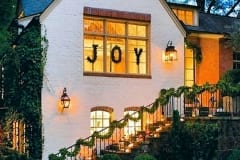 Christmas-farmhouse-exterior-design-and-interior-decor-ideas-3