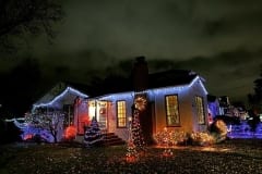 Christmas-farmhouse-exterior-design-and-interior-decor-ideas-38