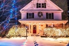 Christmas-farmhouse-exterior-design-and-interior-decor-ideas-73