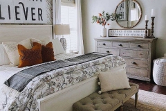 the-best-farmhouse-bedroom-decor-ideas-15