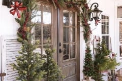 farmhouse-lovely-door-decor-ideas-2