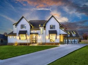 Farm House Exterior Ideas - Charming Vertical Design